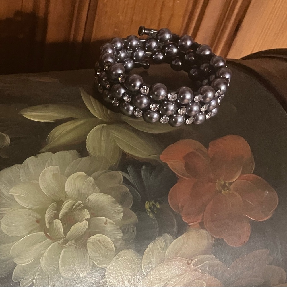 Wrap Bracelet with cubic zirconia and silver/blue pearly beads